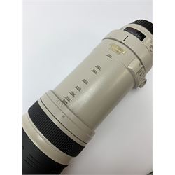 Canon camera lens 'Canon Zoom Lens EF 100-400mm 1:4.5-5.6 L IS Ultrasonic' 