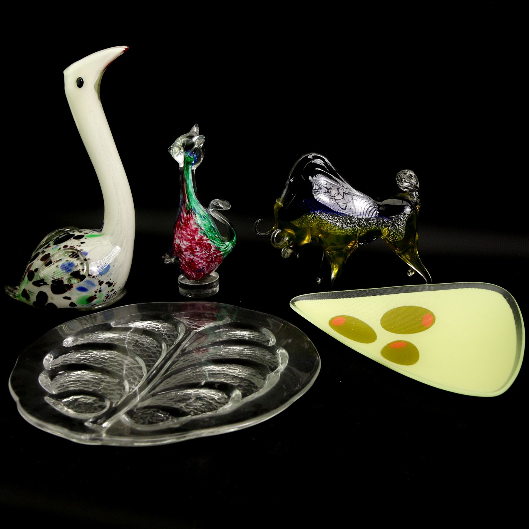 Murano glass model of a bull, art glass seated cat and bird, Orrefors glass plate, designed by Lars Hellsten, D32cm and vintage glass dish (5)