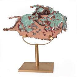 Free form copper splash, with green patina and polished copper accents, upon a gilt metal stand, H20cm 