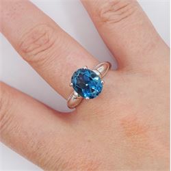 9ct white gold single stone London blue topaz ring, hallmarked, topaz approx 2.50 carat