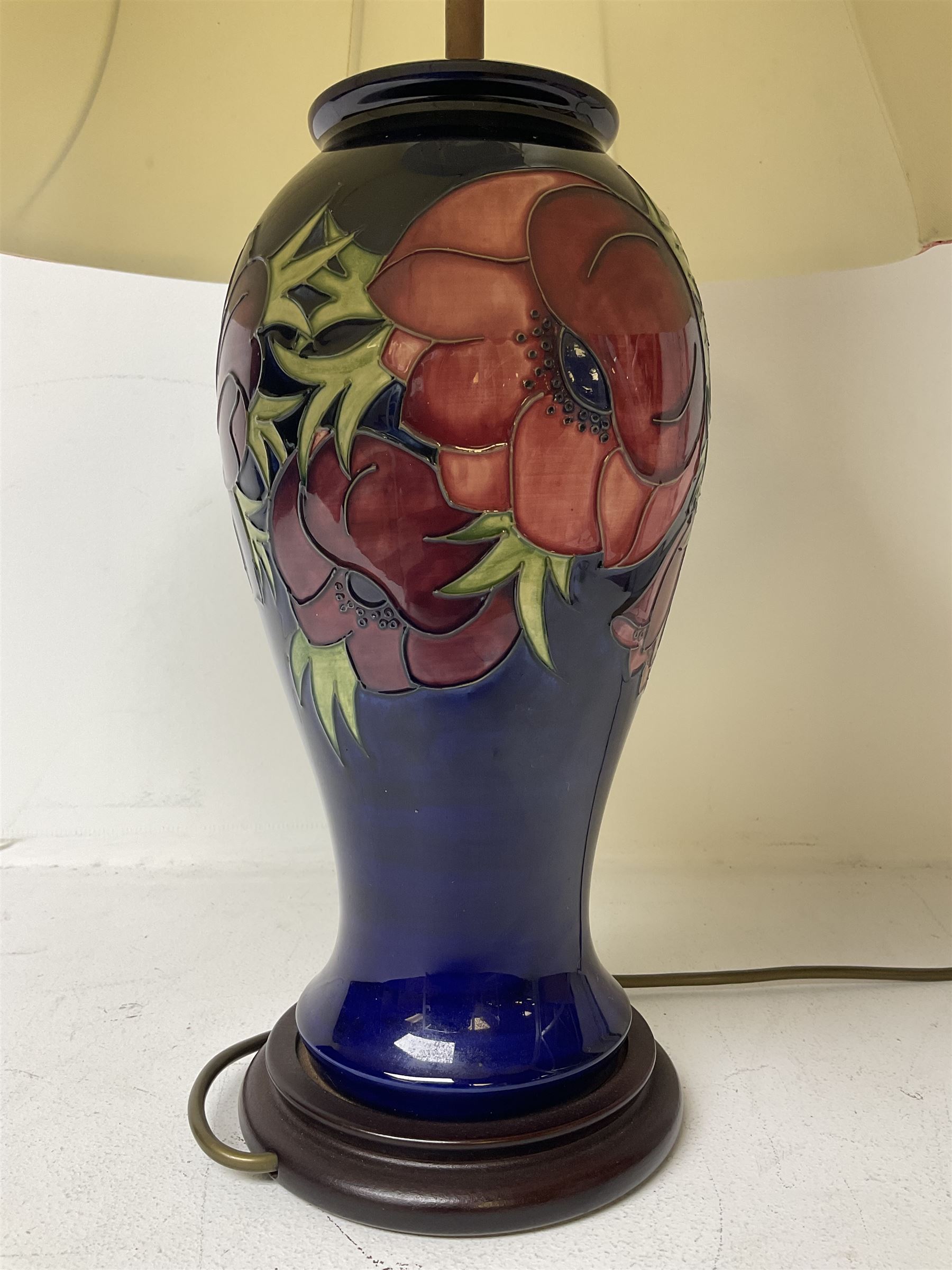 Moorcroft table lamp, of inverted baluster form, decorated in the Anemone pattern, on wooden plinth, with accompanying cream shade of lobed form, with piped detail, H36cm (excluding fitting)