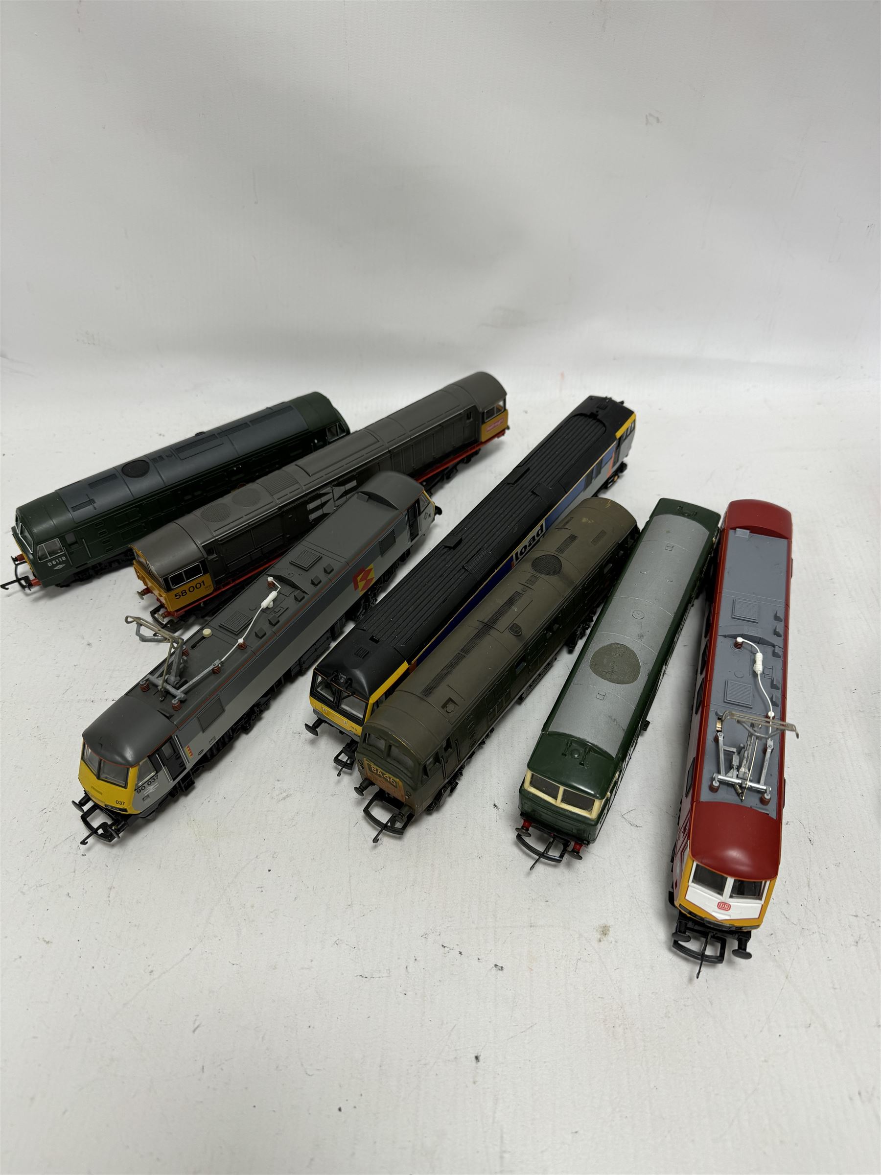 Eight Hornby '00' gauge locomotives, comprising Class 25 Bo-Bo locomotive no. D5200, Class 21 Bo-Bo locomotive no. 6130, Hymek Class Bo-Bo locomotive no. D7063, Class 21 Bo-Bo locomotive no. D6110, Class 90 no. 90037, Class 90 Frachtverbindungen DB no. 90029, Class 58 Railfreight no. 58001 and Class 60 Load Haul no. 60016, all unboxed