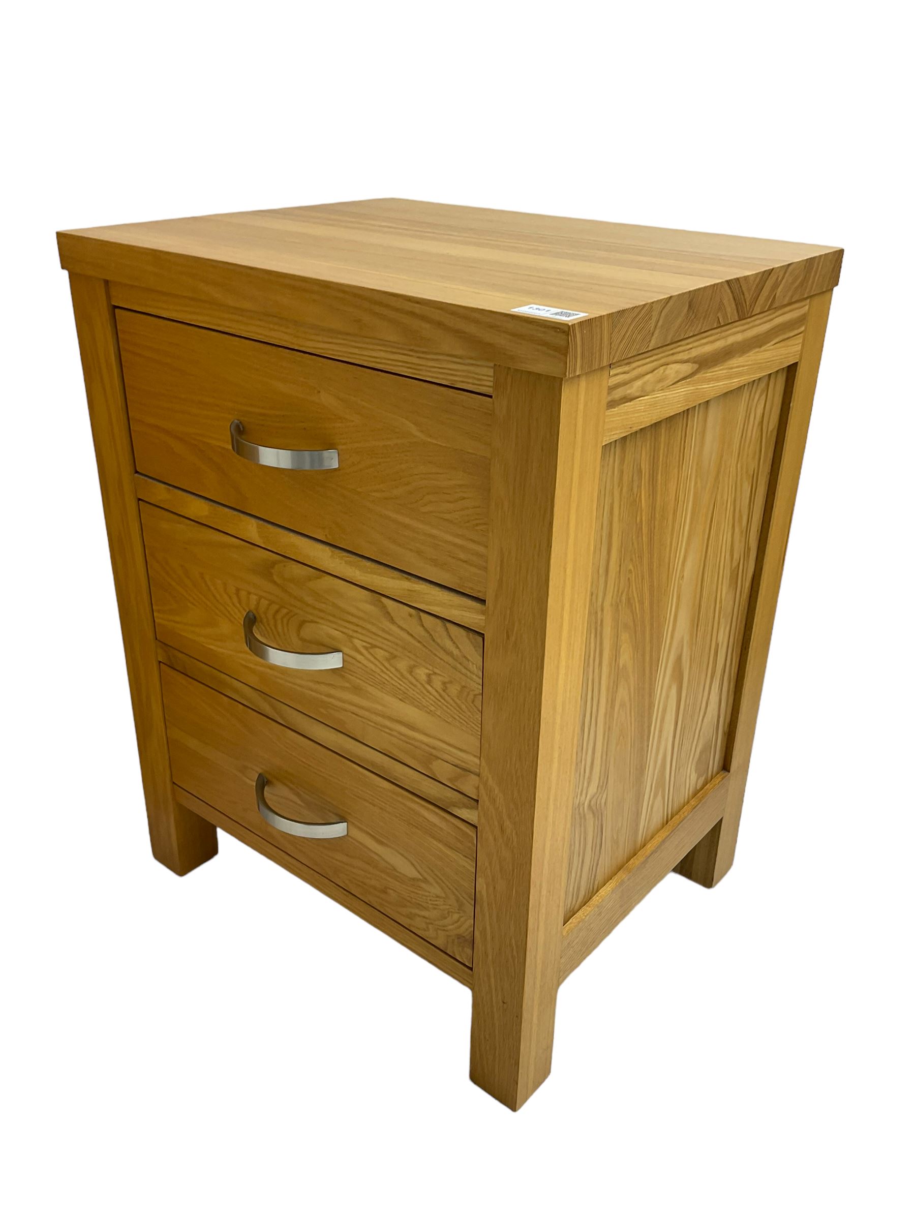 Pair of contemporary solid ash bedside chests, each fitted with three drawers