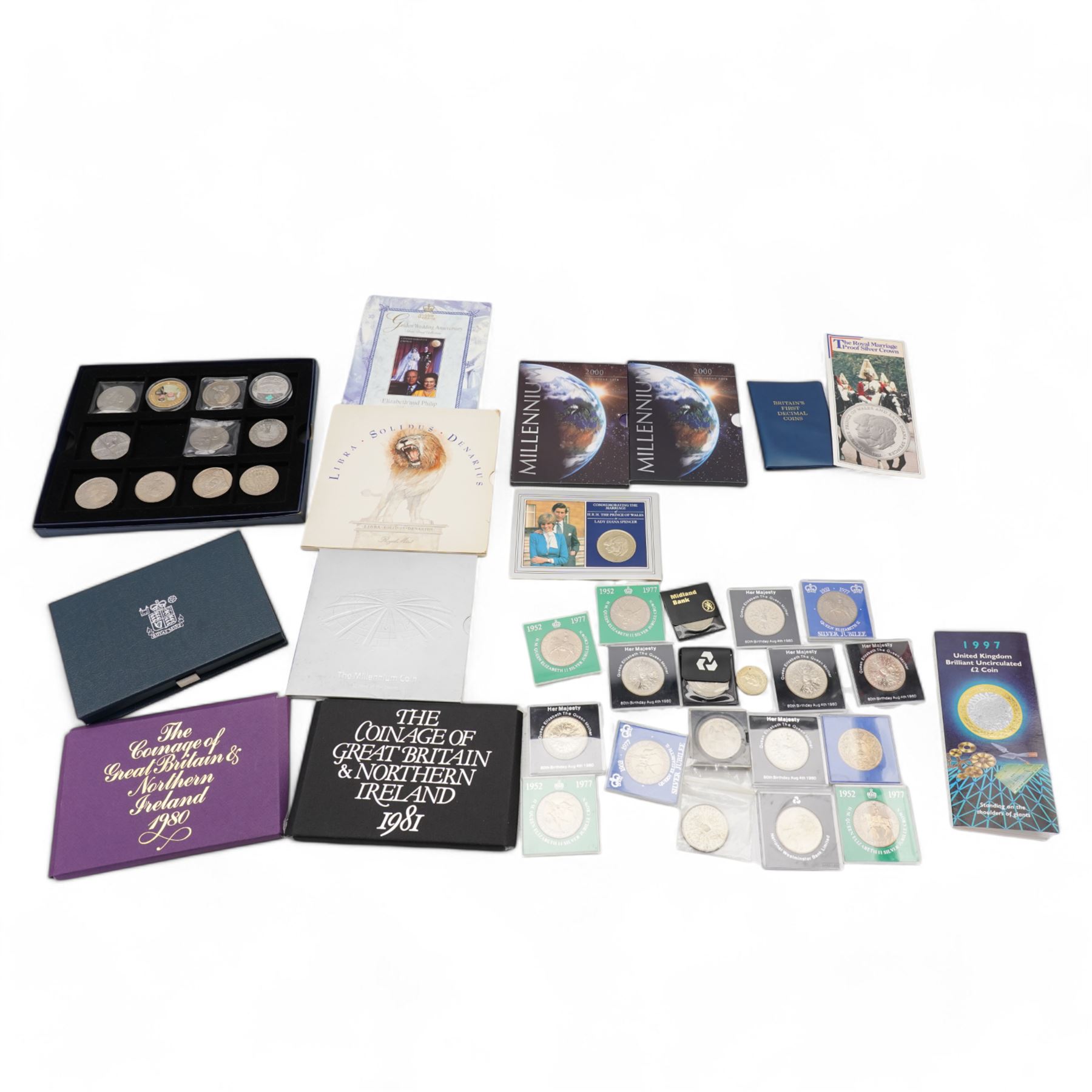 Mostly commemorative coinage, including various Queen Elizabeth five pound coins with two brilliant uncirculated 1999 in card folders, United Kingdom 1983 proof coin collection cased with certificate, commemorative crowns etc