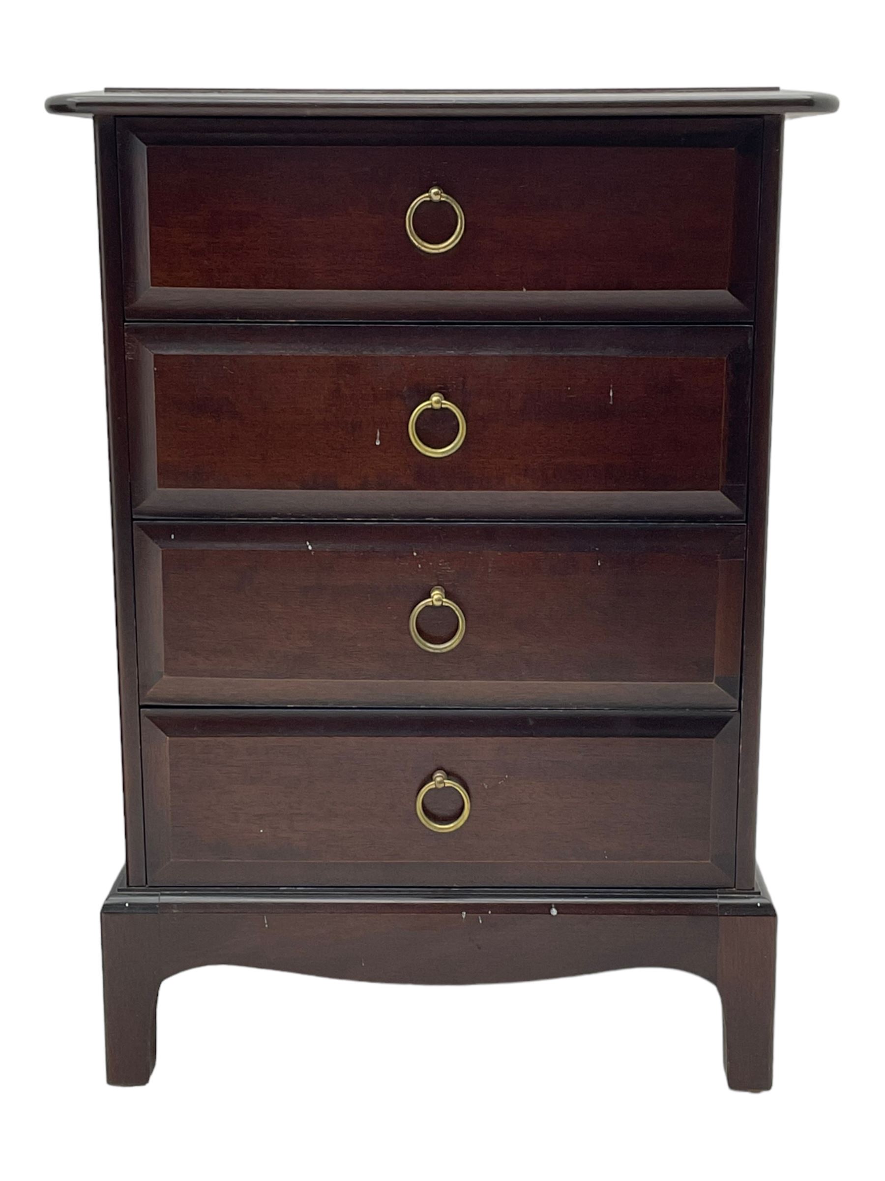 Stag Minstrel - pair of mahogany four drawer pedestal bedside lamp chests, on bracket feet