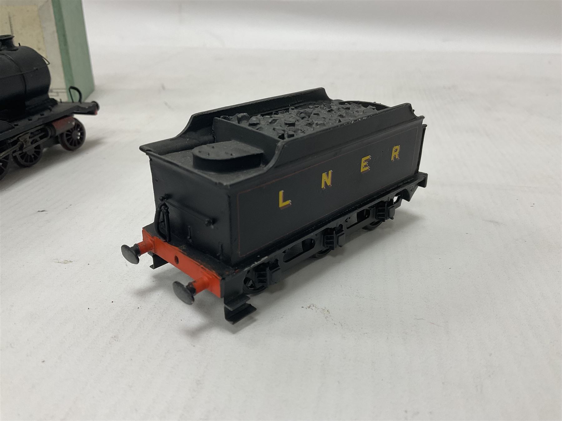 Millholme Models ‘00’ gauge - kit built GCR/LNER B5 Class 4-6-0 no.1686 steam locomotive and tender in LNER black; with original box 