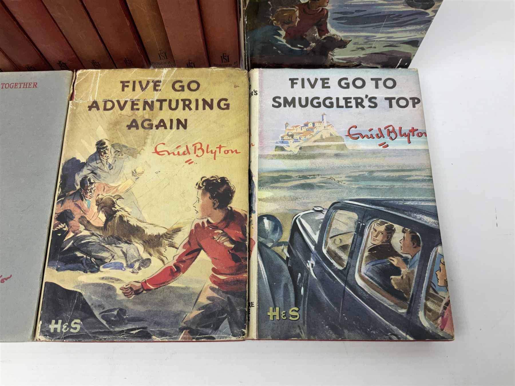 Enid Blyton; Famous five twenty volumes, including seventeen first editions