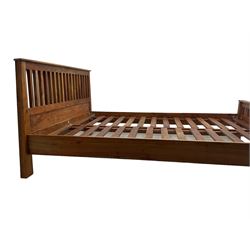 Hardwood 5' Kingsize bedstead 