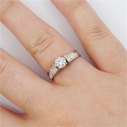 18ct white gold single stone round brilliant cut diamond ring, London 1973, diamond approx 0.40 carat