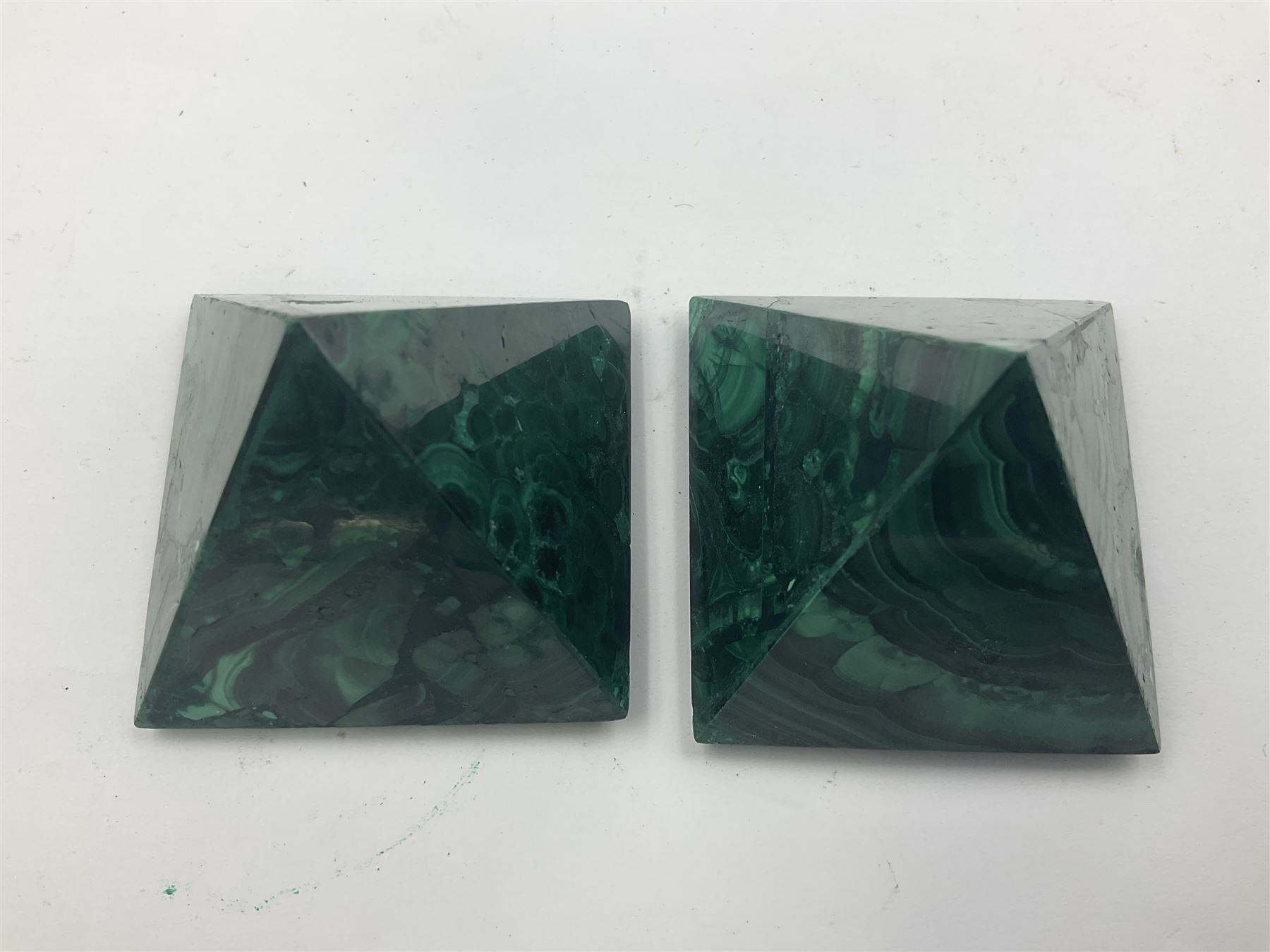 Pair of malachite pyramids, H5cm