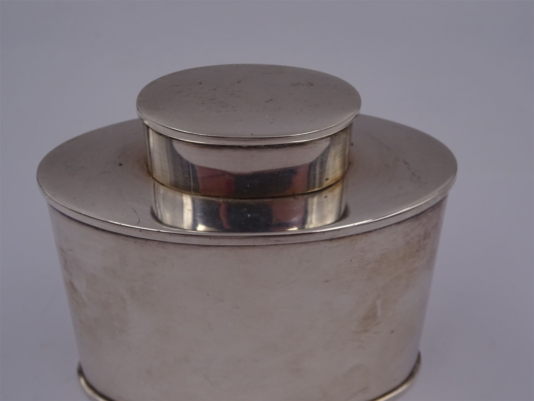 1920s silver tea caddy, of plain oval form, with removable cover, hallmarked Deakin & Francis, Birmingham 1922, H7.8cm