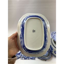 Spode Italian pattern part dinner service, including six dinner plates, five side plates, two covered tureens of graduating size, etc (42) 