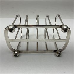 Silver plated toast rack, with five pointed arch bars or Gothic design, including handle H13cm L12.5cm W7cm