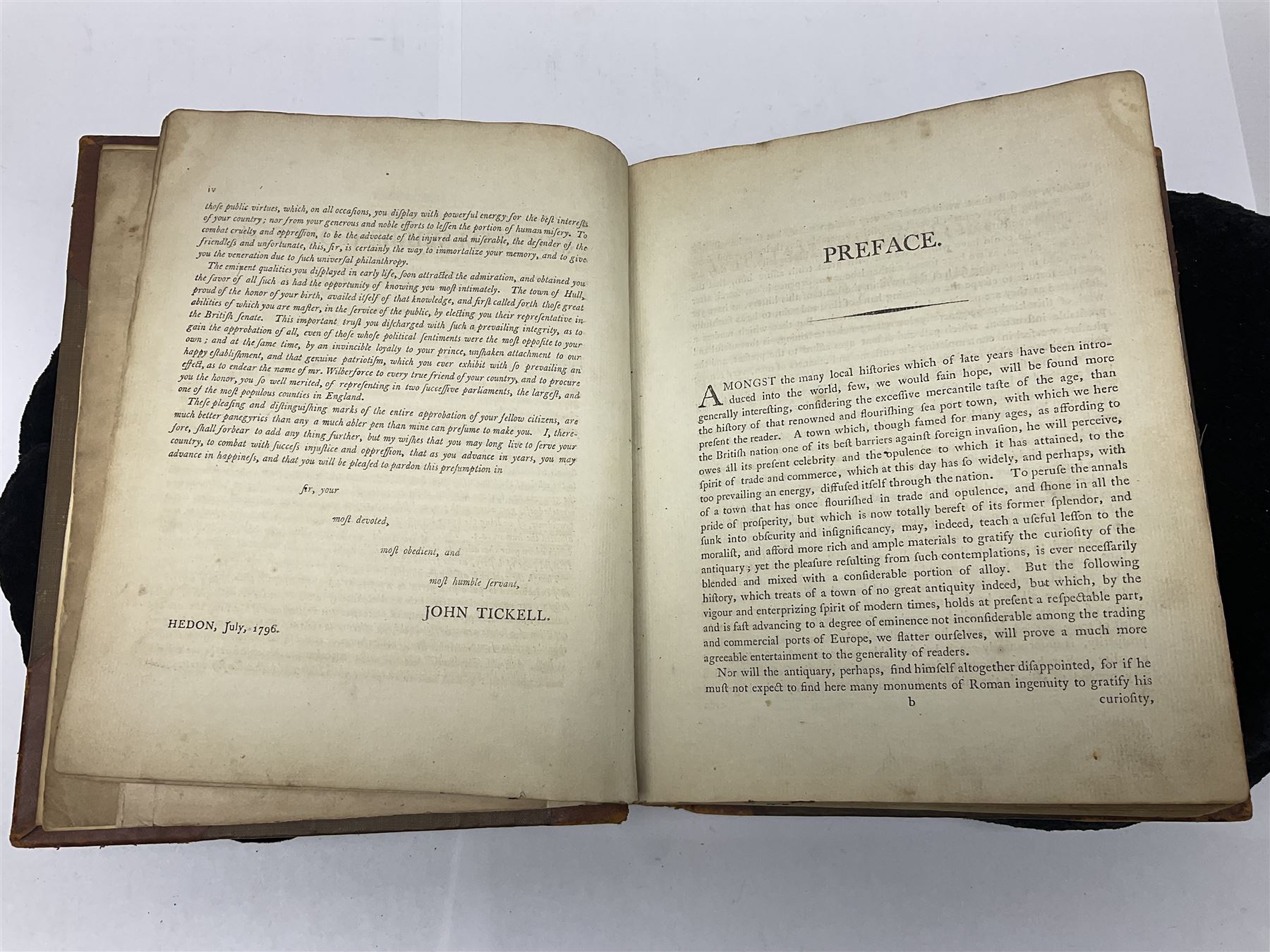 Tickell Rev. John: History of the Town and County of Kingston-upon-Hull From its Foundation in the Reign of Edward the First to the present Time [...], Hull Thomas Lee & Co 1798, folding frontispiece and other engraved plates