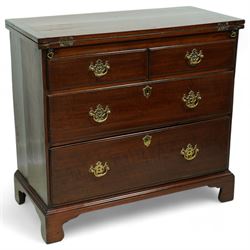 Georgian design mahogany bachelor's chest, fold-over top with inset baize lined interior supported by twin stays, fitted with two short over two long graduating drawers on bracket feet