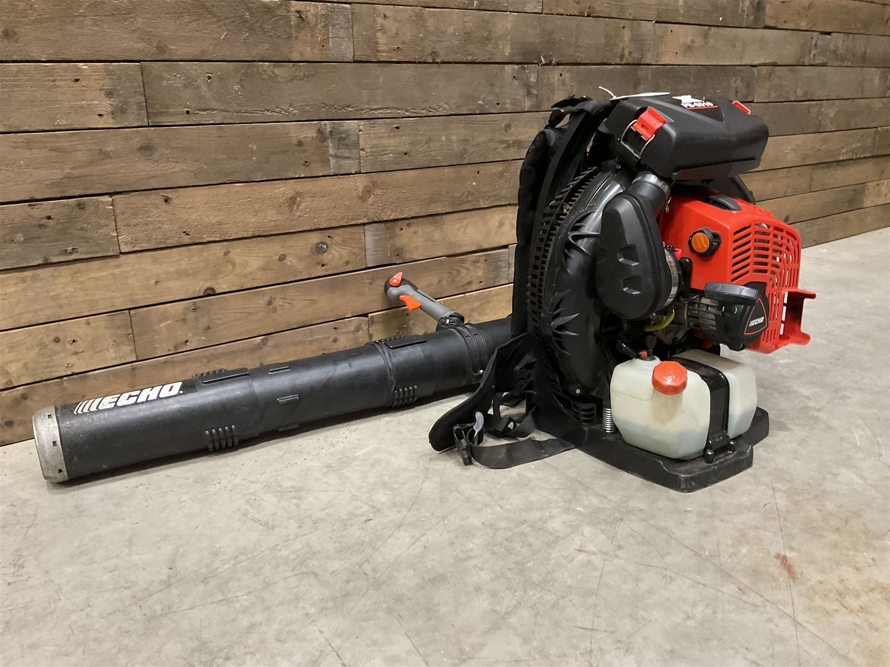 Echo PB-8010 petrol leaf blower