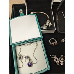 Silver jewellery, including garnet cluster ring, necklaces, etc, costume jewellery and some empty jewellery boxes 