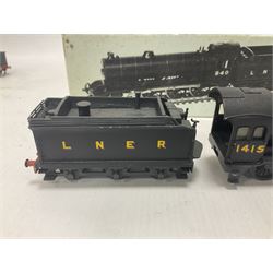 ‘00’ gauge - kit built NER.LNER.BRB16 4-6-0 steam locomotive and tender no.1415 finished in LNER black with DJH Models box; together with a further kit built B16 Class 4-6-0 steam locomotive and tender no.61476 finished in BR black (2) 