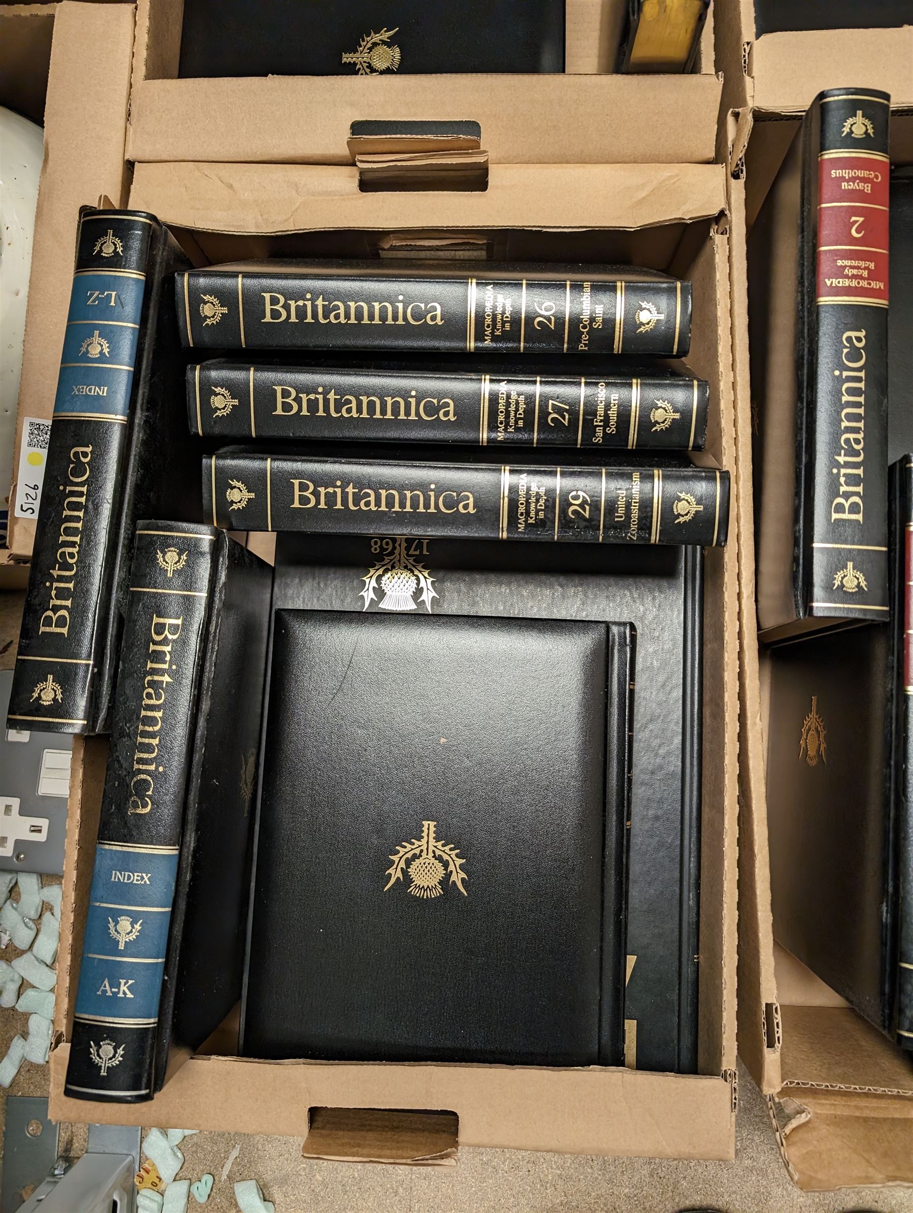 Complete Encylopaedia Britannica 15th edition, in 32 volumes, together with Britannica Atlas, etc