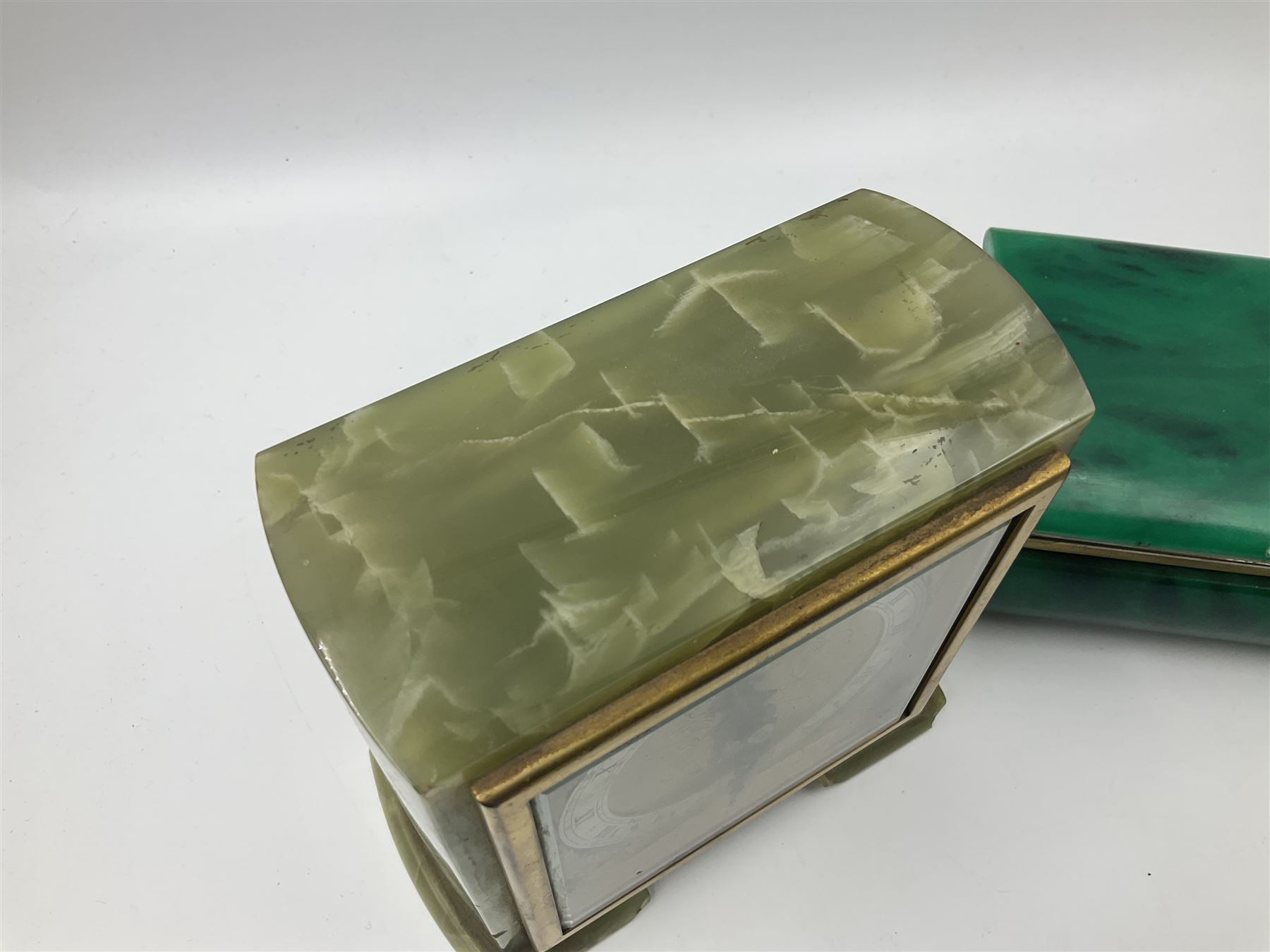 Elliot mantle clock, in agate case, with gilt dial, together with a rectangular malachite box, box W18cm