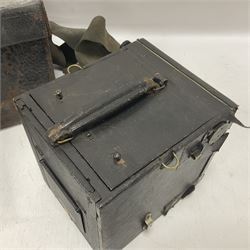 Early 20th century Adams and Co 'Videx' folding plate camera, in original leather carrying case, with various quarter plates