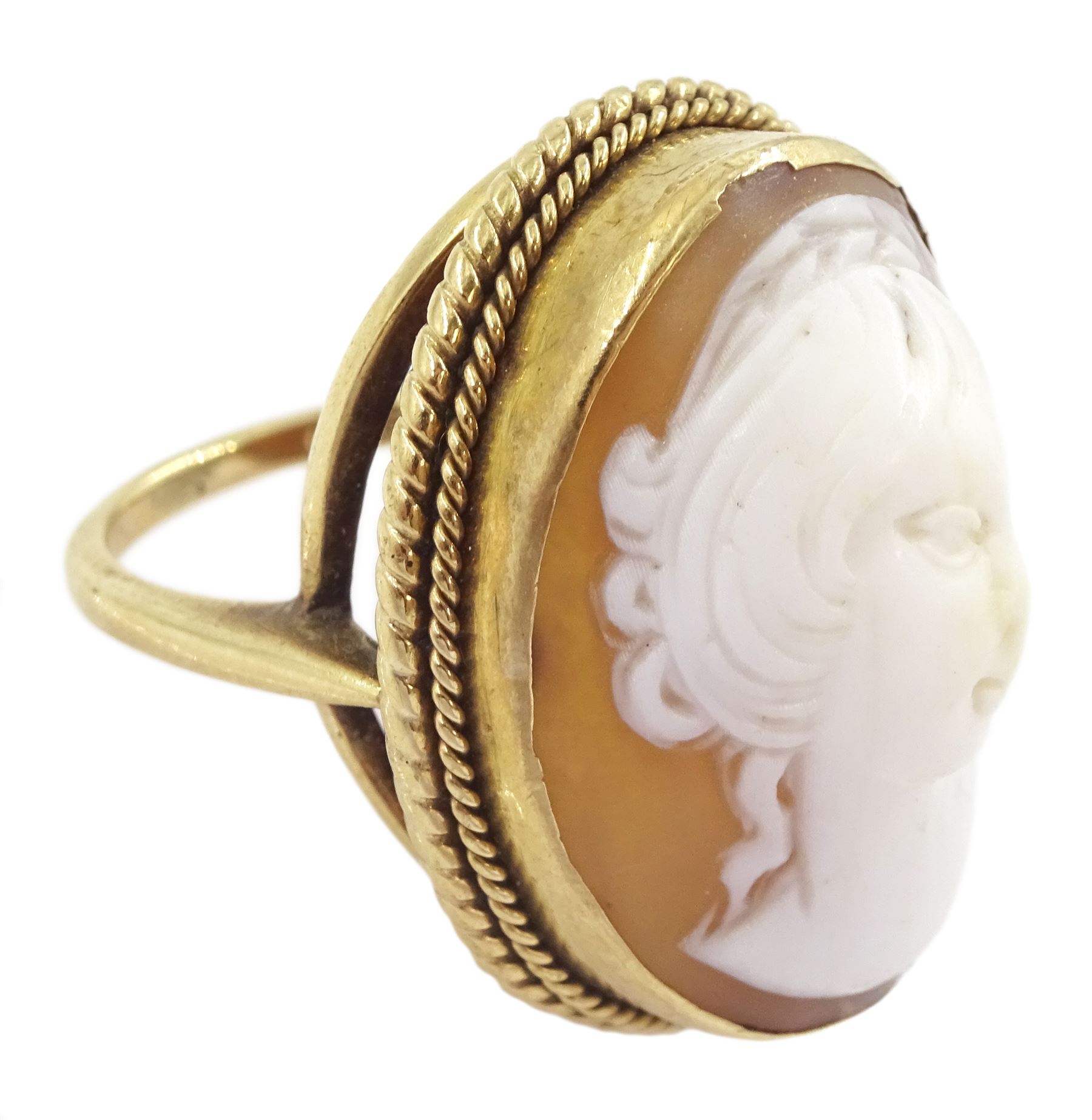 9ct gold cameo ring, depicting a portrait bust of a woman, Birmingham 1973