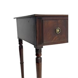 George III mahogany kneehole dressing or writing table, stepped bow-front form, reed moulded top with mahogany crossband, fitted with three cock-beaded drawers with circular pressed brass handle plates decorated with urn and beaded ring handle, on ring turned supports 