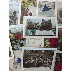 Collection of early 20th century and later greetings cards/post cards