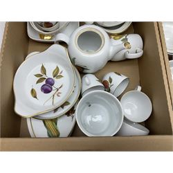 Extensive collection of Royal Worcester Evesham pattern tea and dinner service and other items, to include teapot, covered serving dishes, oval serving dishes, dinner plates, side plates etc