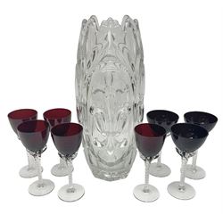 Glass vase in the style of Rudolf Schrötter for Rudolfova Hut, decorated fleur de lis, together with eight sherry glasses with cranberry bowls and twisted stems, vase H32cm 