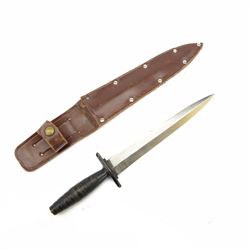 Fairbairn-Sykes fighting knife, with ribbed steel hilt, with leather scabbard, blade L17cm