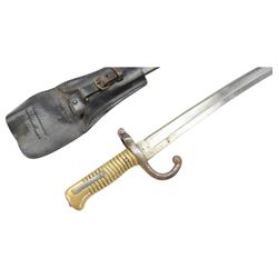 French chassepot sword bayonet for Gendarmerie artillery, the singled edged blade engraved '... culle juin 1868' with hooked quillon marked 32769, in metal scabbard, with leather frog, overall L71cm 