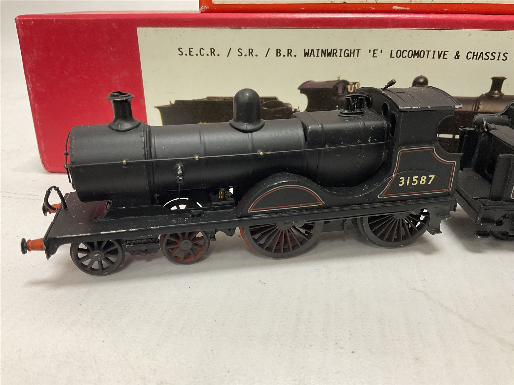 ‘00’ gauge - two kit built steam locomotives comprising Class E 4-4-0 no.31587 with tender in BR black, with South Eastern Finecast box; Class E1 Black Tanks 0-6-0T no.32147 in BR black, with Wills Finecast Box (2) 