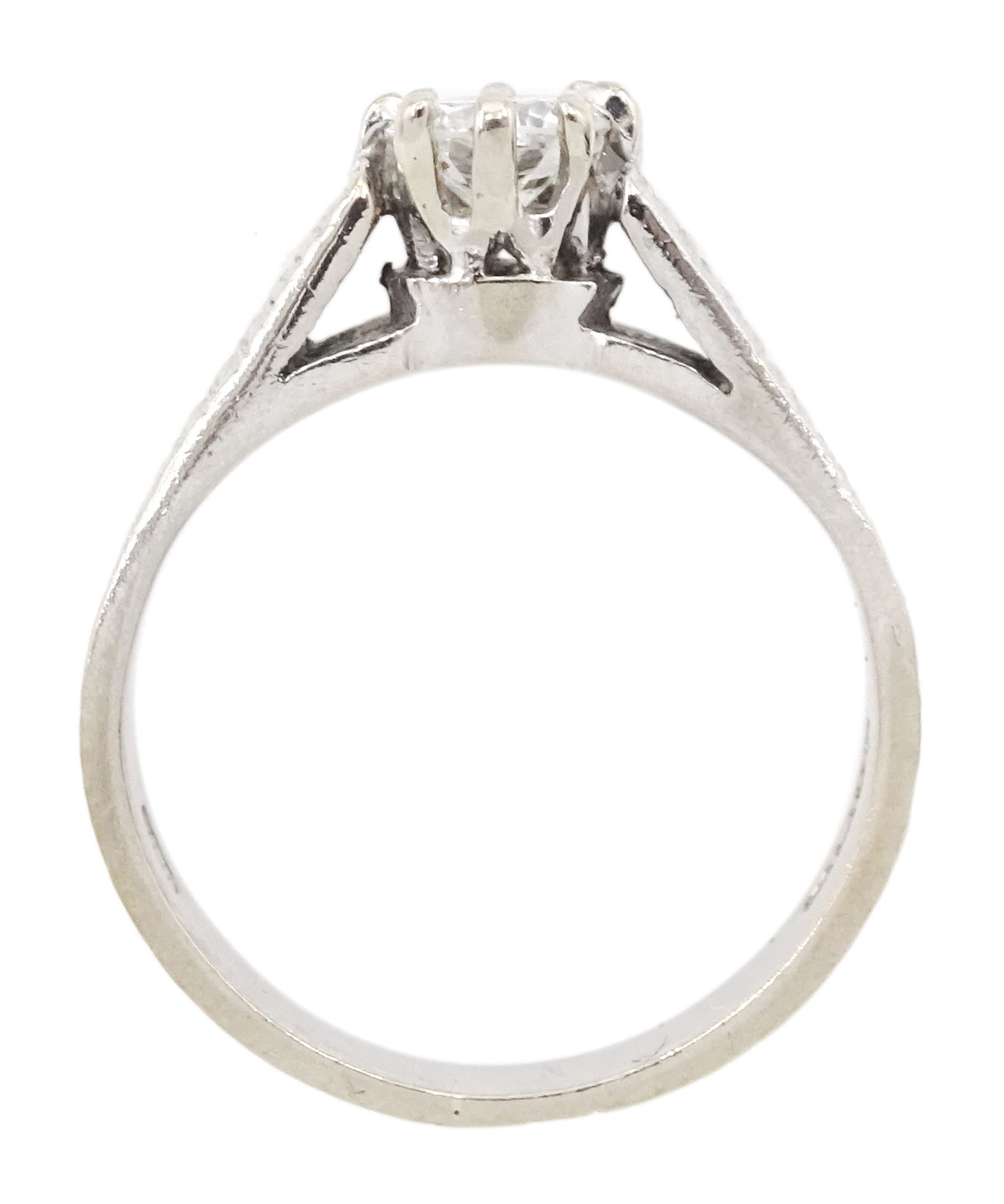 18ct white gold single stone round brilliant cut diamond ring, London 1973, diamond approx 0.40 carat