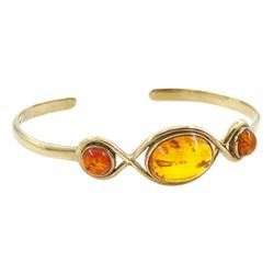 9ct gold three stone amber torque bangle, hallmarked