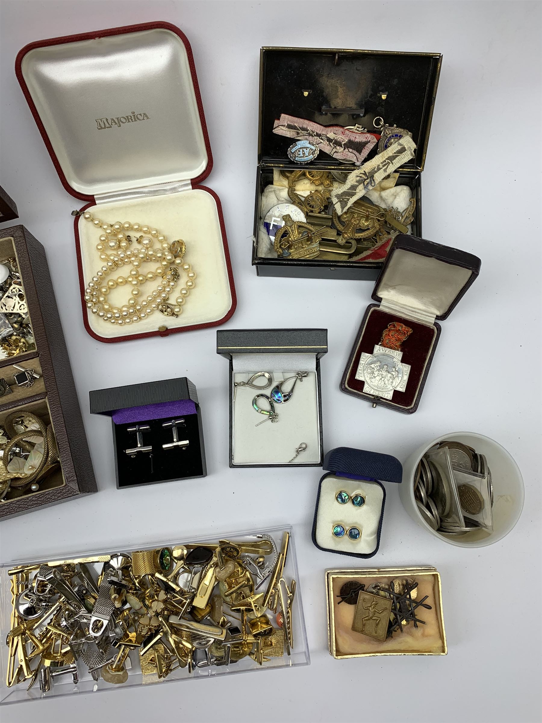 Collection of silver cufflink's, other gilt cuflink's, silver rings ...