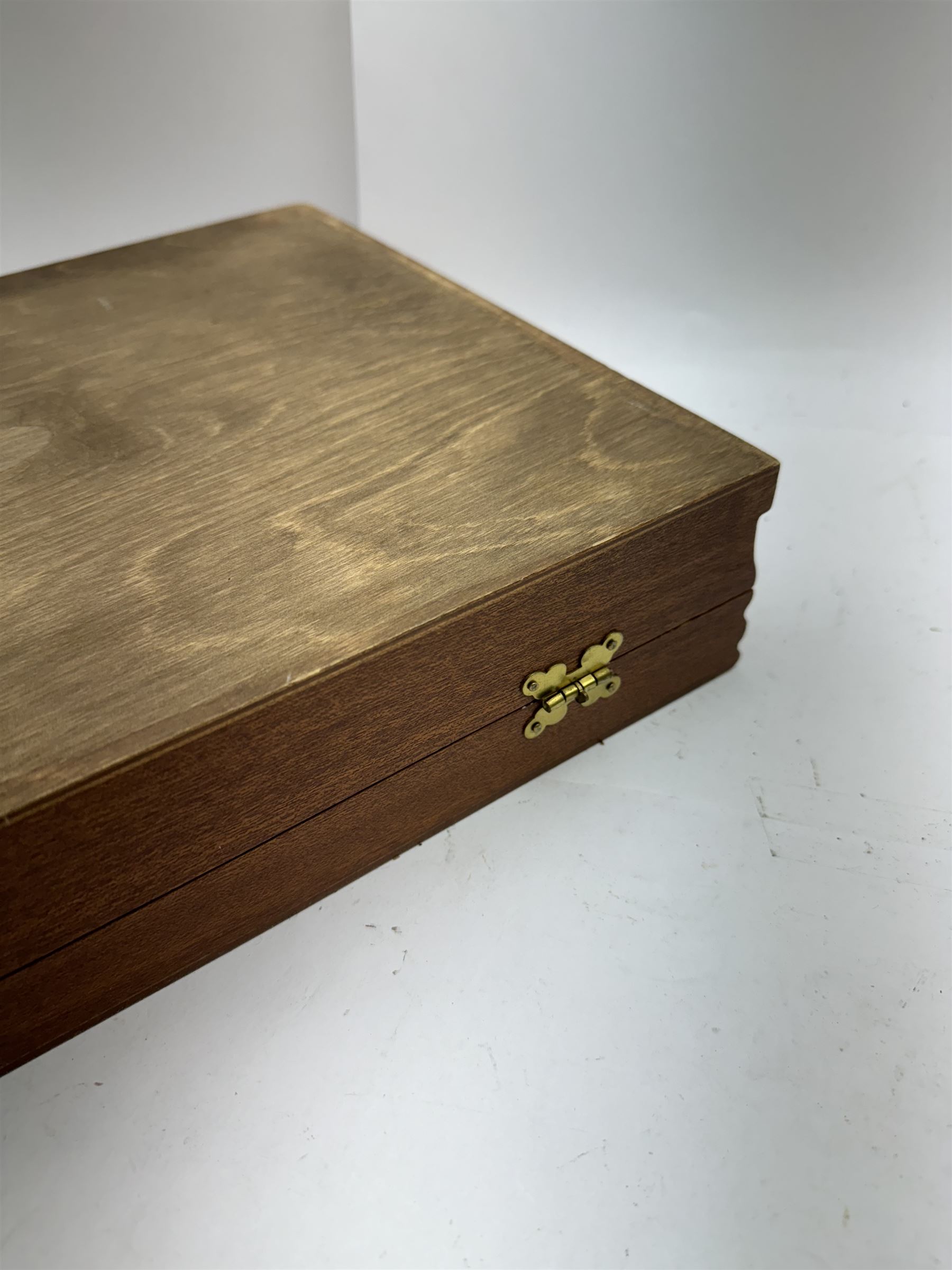 Viners Studio canteen of cutlery for six place settings, with textured bark pattern handles designed by Gerard Beeney, contained within fitted wooden case 