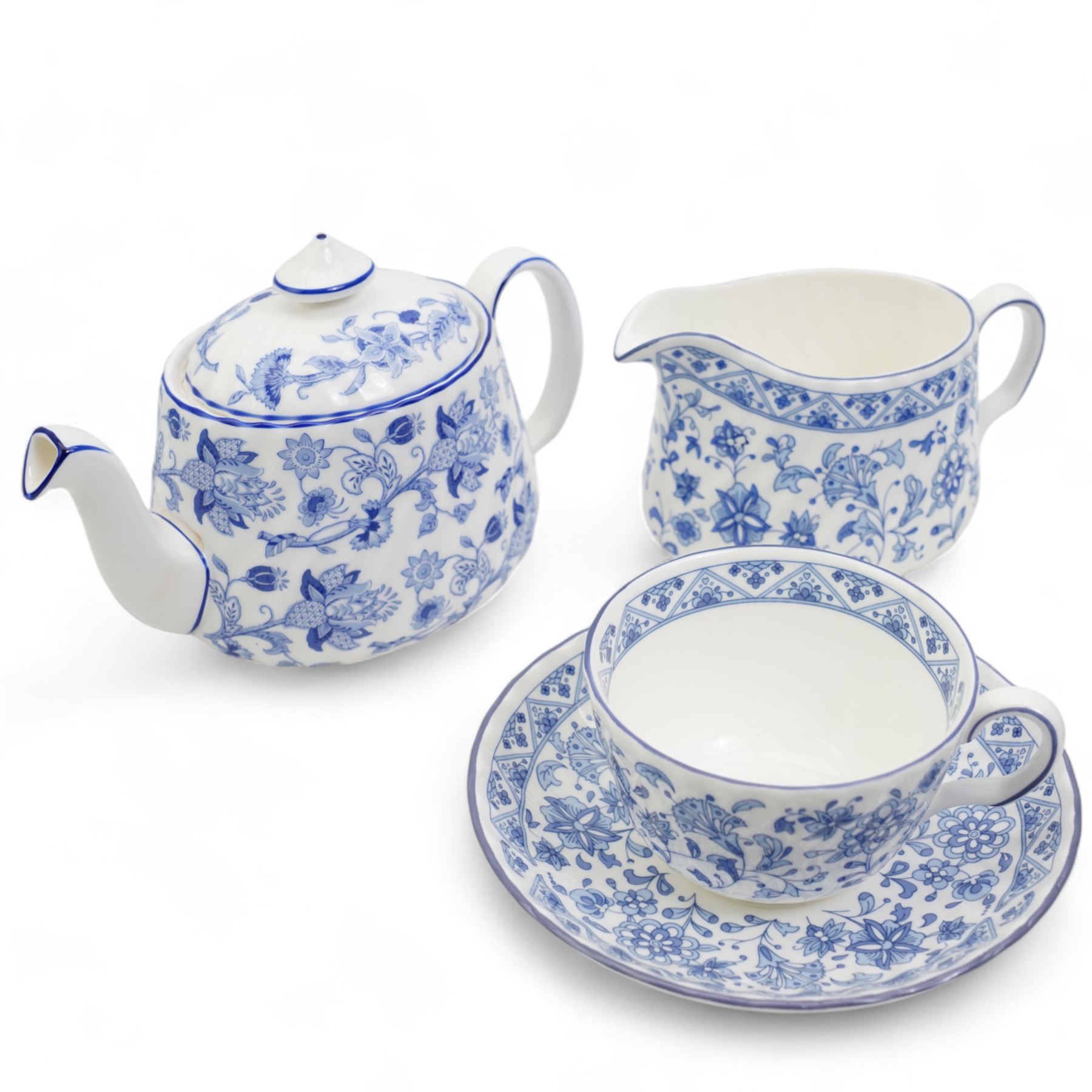 Minton Shalimar pattern dinner and tea service for six, including six additional tea plates