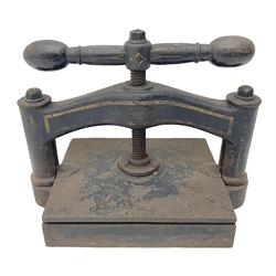 Cast iron hand cranked book press, H33cm 