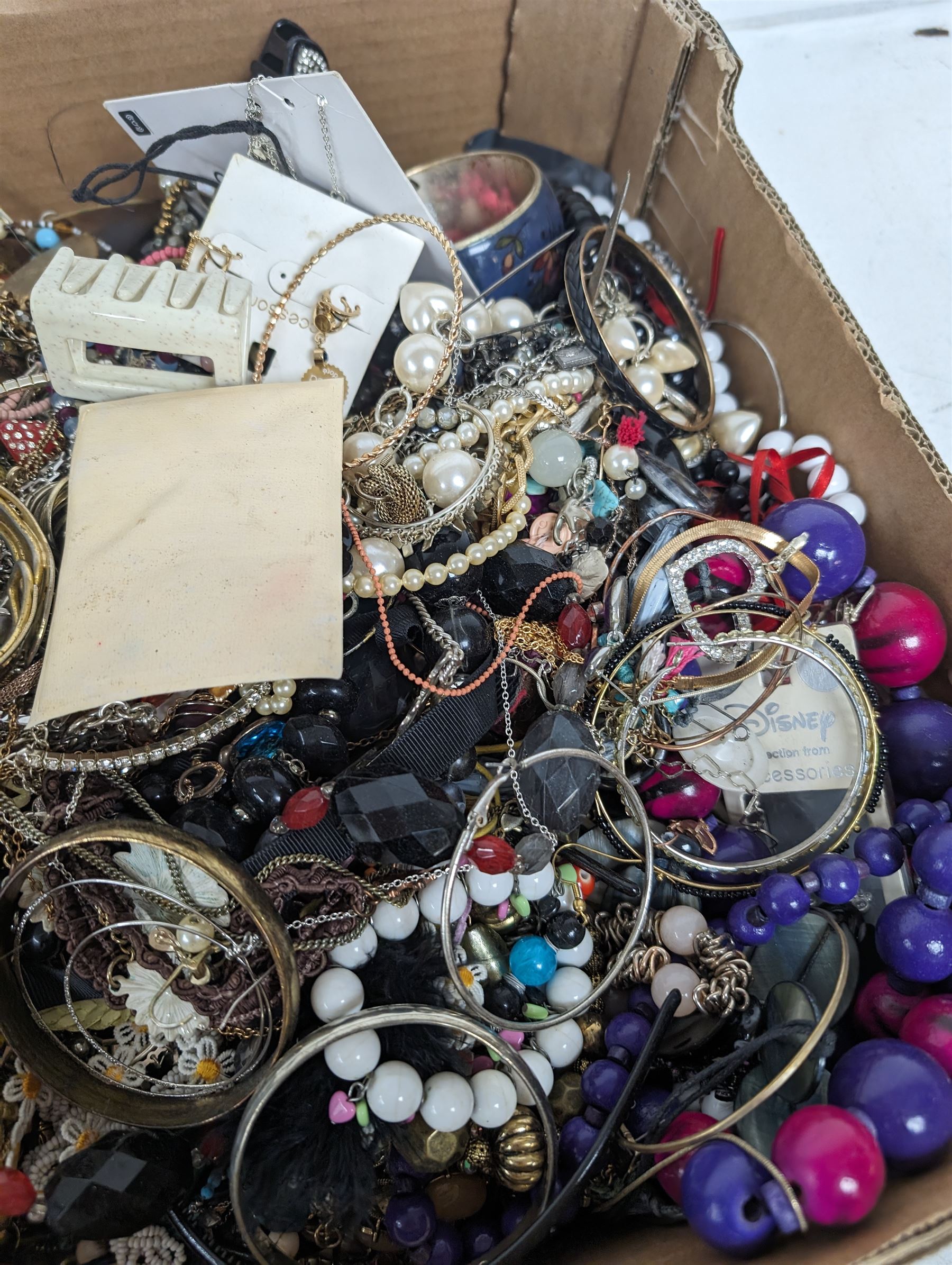 Quantity of costume jewellery, to include watches, necklaces, earrings, bangles, bracelets etc