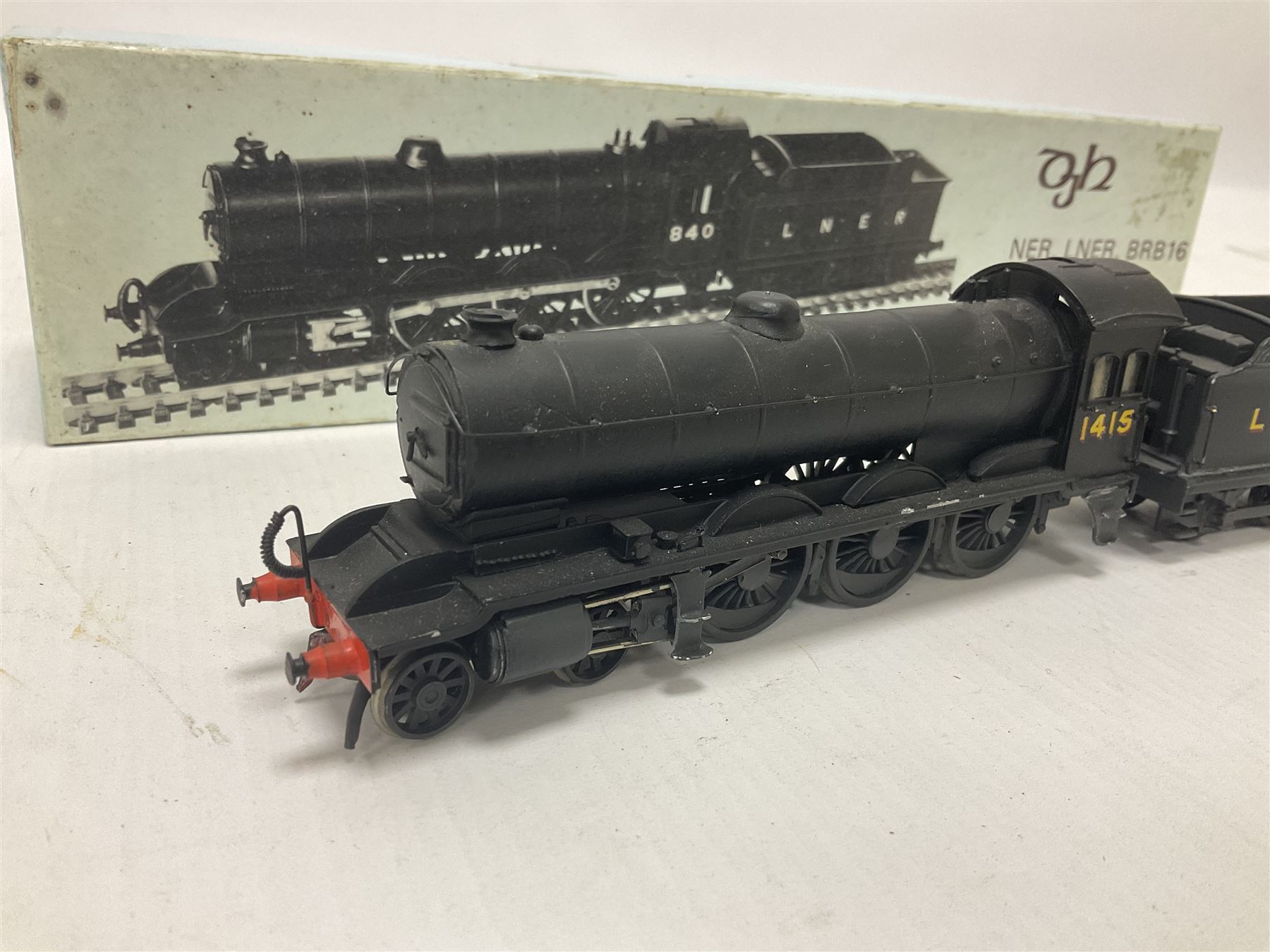 ‘00’ gauge - kit built NER.LNER.BRB16 4-6-0 steam locomotive and tender no.1415 finished in LNER black with DJH Models box; together with a further kit built B16 Class 4-6-0 steam locomotive and tender no.61476 finished in BR black (2) 