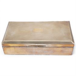 George VI engine turned silver cased table cigarette box, hallmarked John Rose, Birmingham 1948, H4cm, W17cm, D9cm