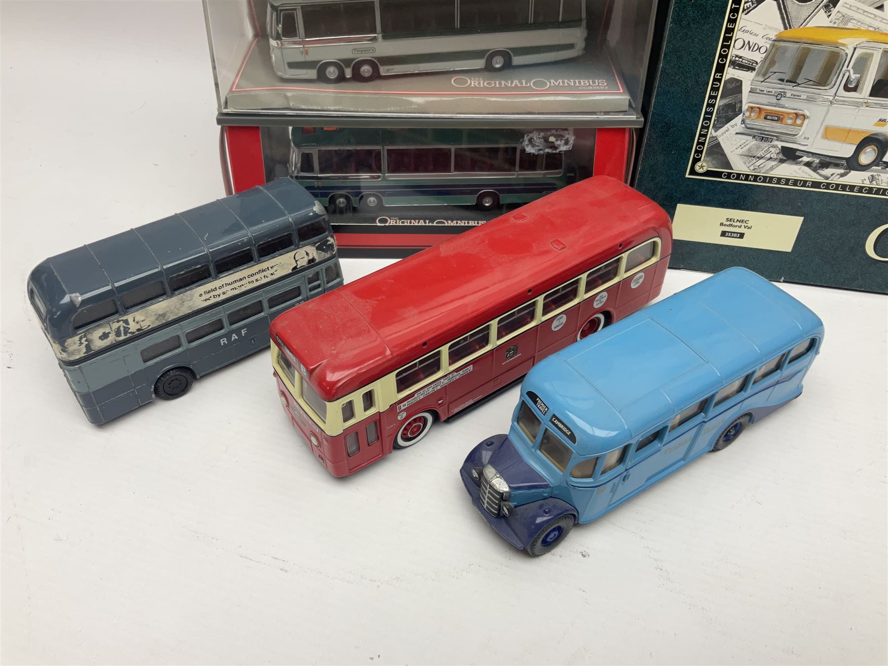 Corgi - twenty-three modern die-cast models of buses and coaches to include 35301, 35303, 35305 and 91916; mostly loose but nine boxed 