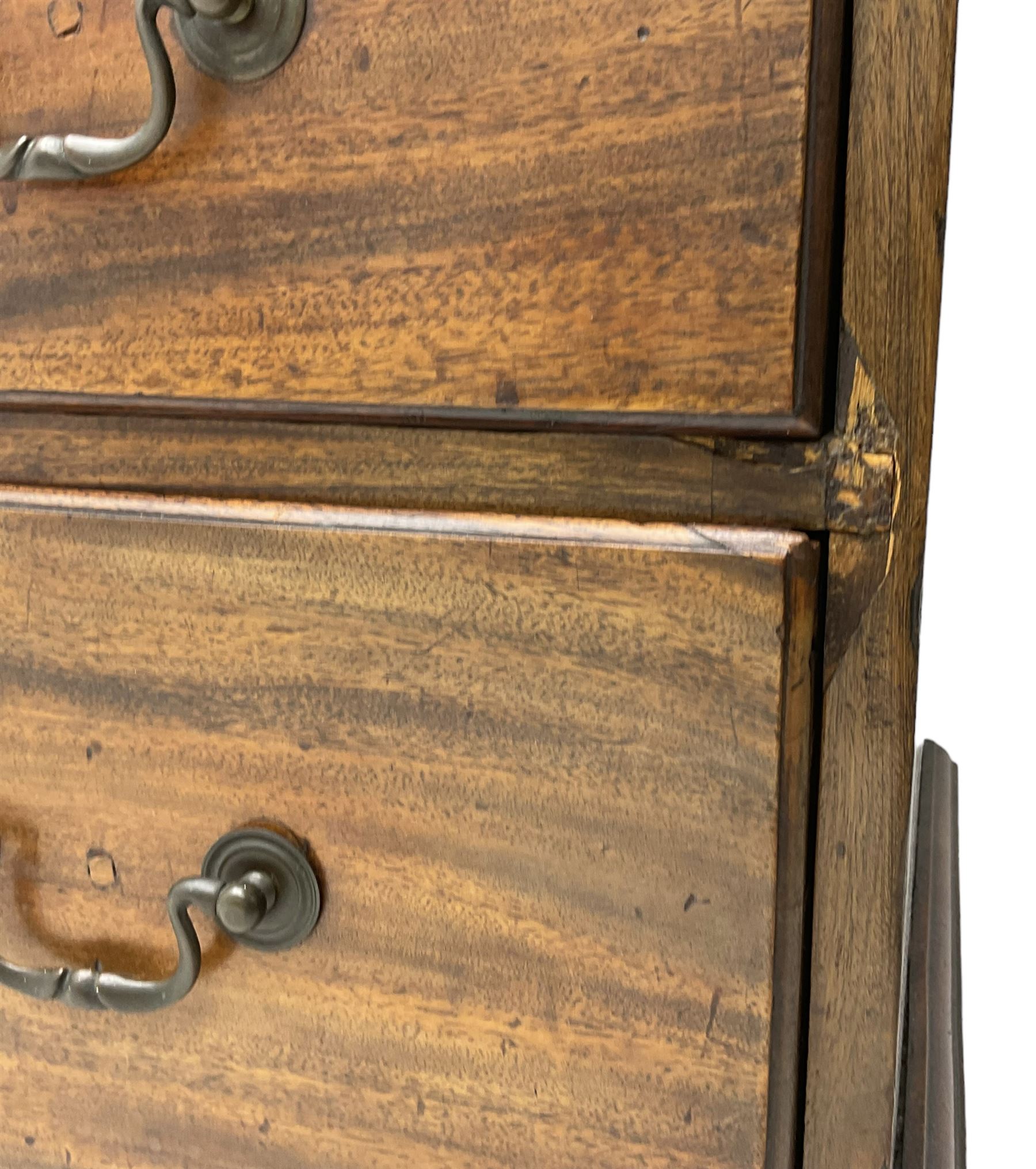 George III mahogany bachelor's chest, moulded rectangular top over slide and four graduating drawers, on bracket feet