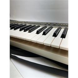 Yamaha PS-55 keyboard, L114cm