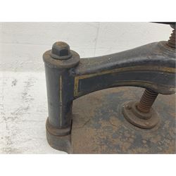 Cast iron hand cranked book press, H33cm 