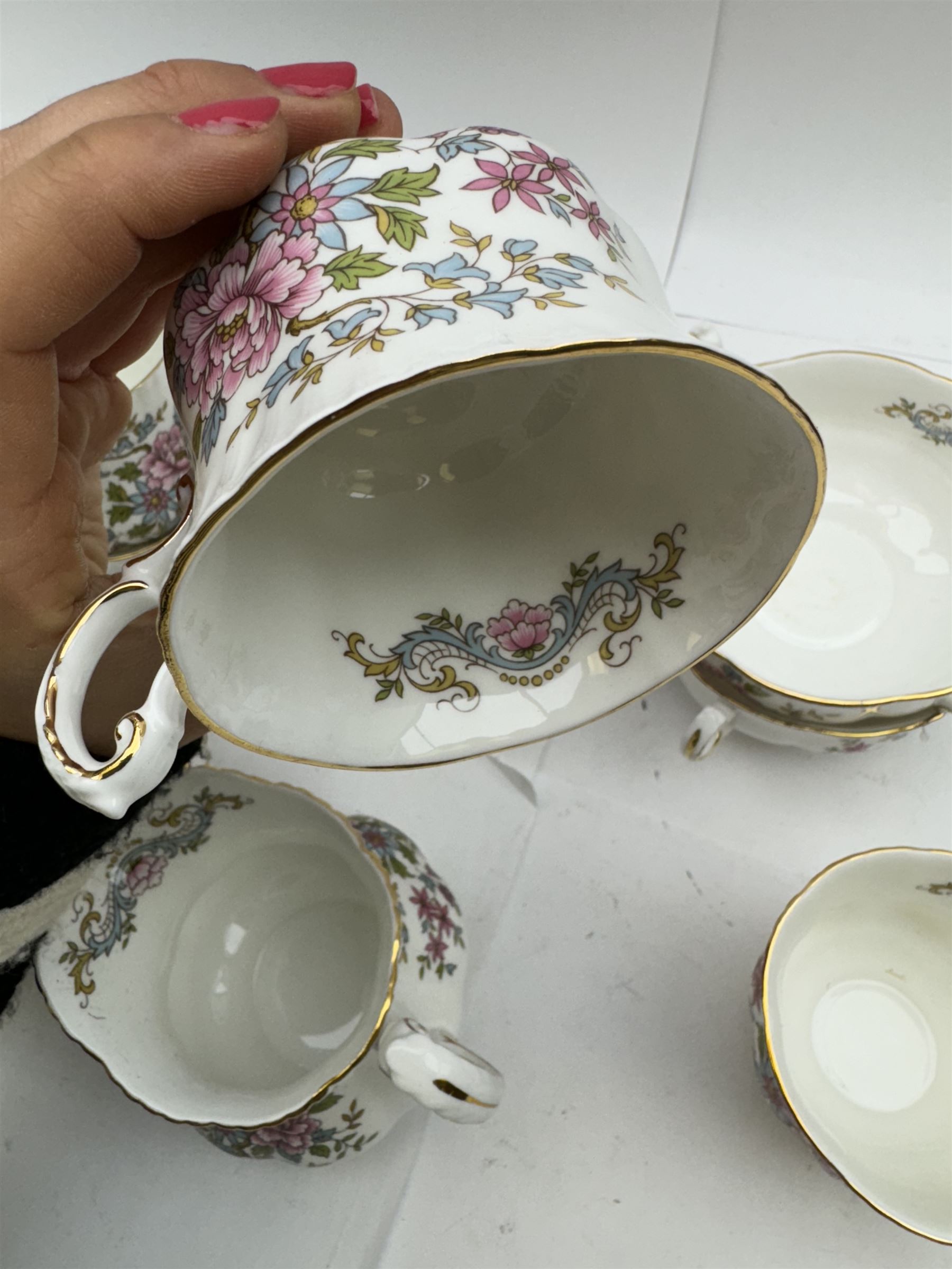 Royal Staffordshire Mandarin pattern tea and dinner wares, including six dinner plates, six side plates, serven twin handled bowls, covered dish etc 