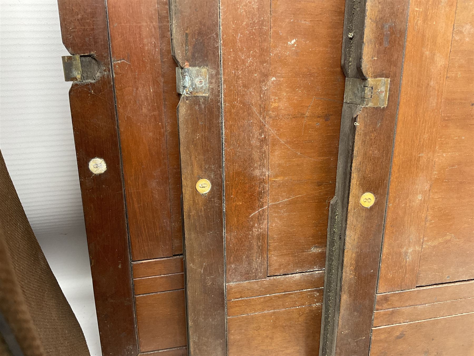 Folding plate camera in mahogany and lacquered brass, with additional plates and case