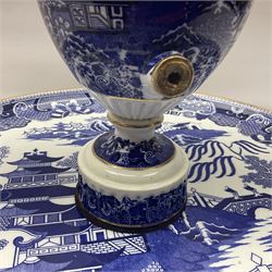 19th century Copeland blue and white printed willow pattern lazy susan,  the circular revolving tray fitted with a two handled coffee urn, D45cm