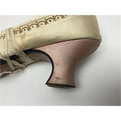 Pair of 19th century ivory silk satin ladies shoes, with rosette to the vamp, with pink silk satin heel, L23cm